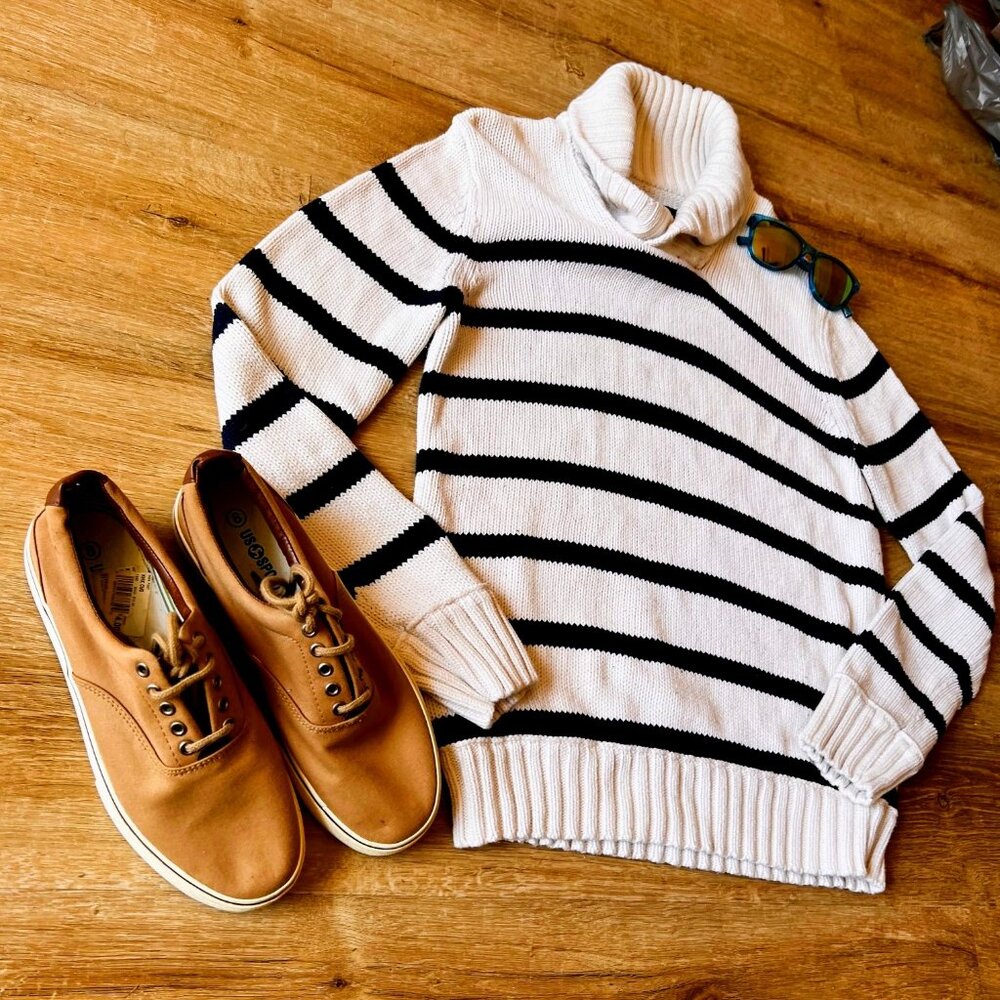 American Eagle Outfitters Turtleneck Sweater